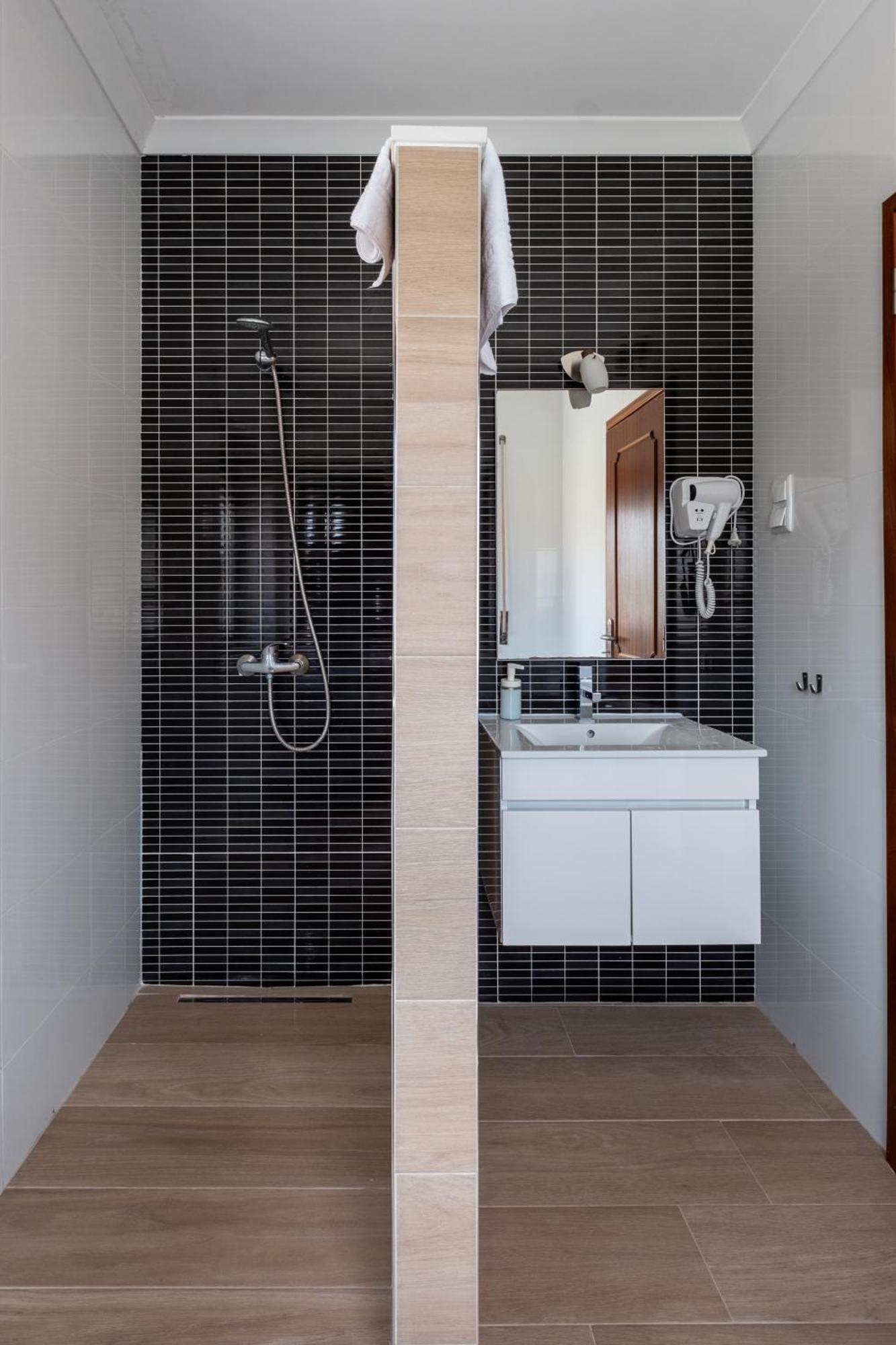 West Side Guesthouse Peniche Luaran gambar